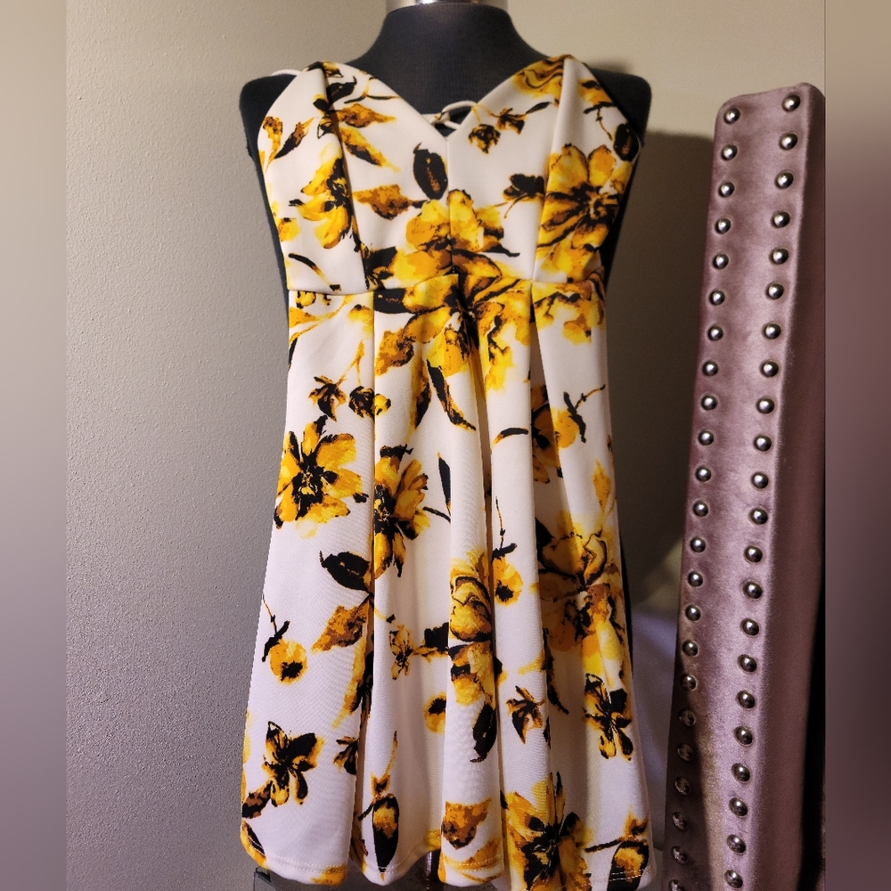 Floral Dress - Picture 4 of 5